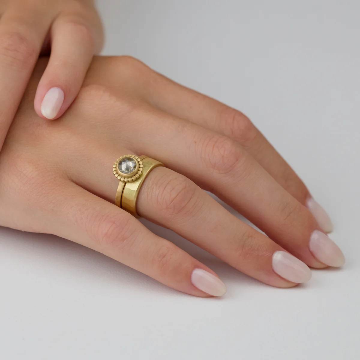 6mm Hammered Gold Band - Image 3