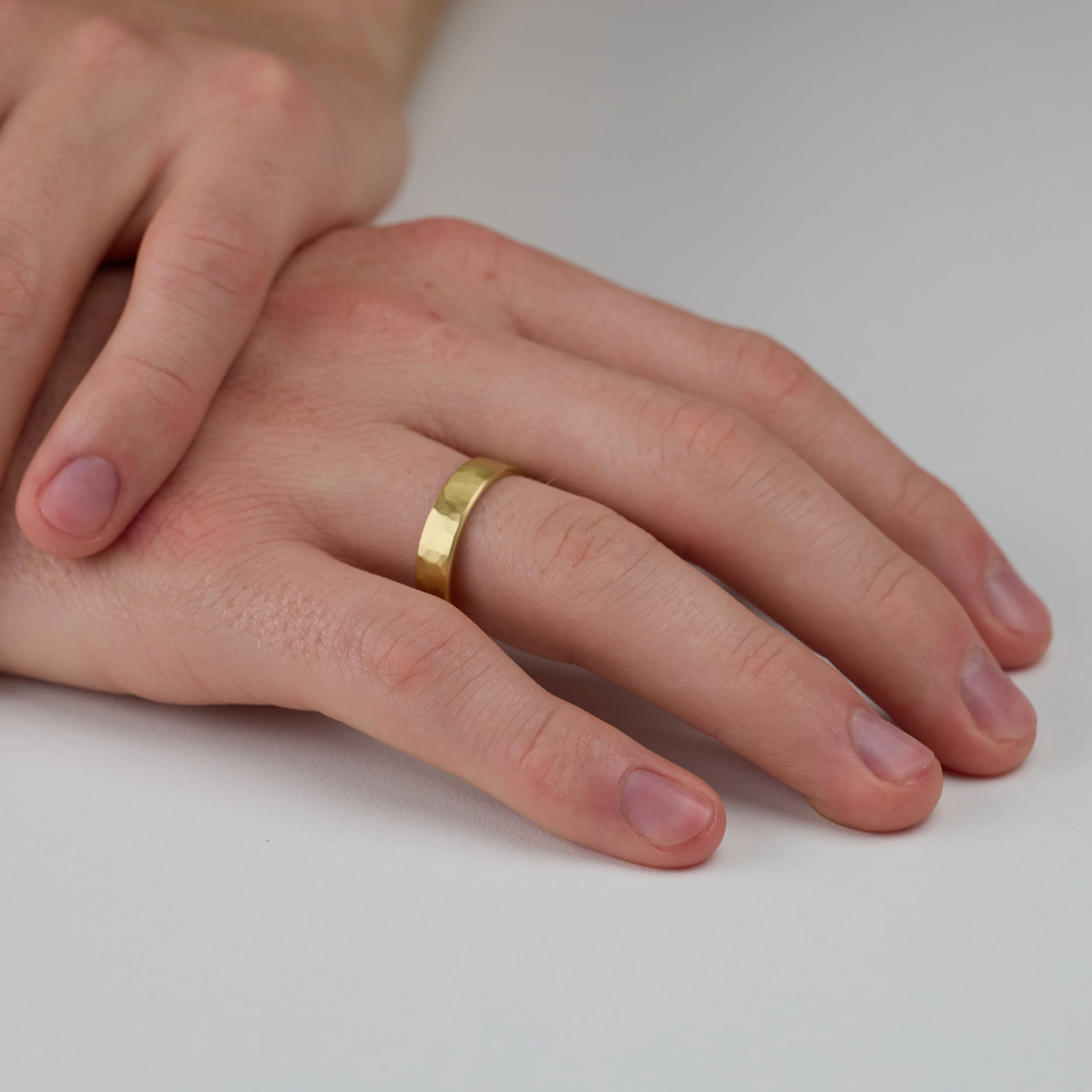 6mm Hammered Gold Band - Image 4