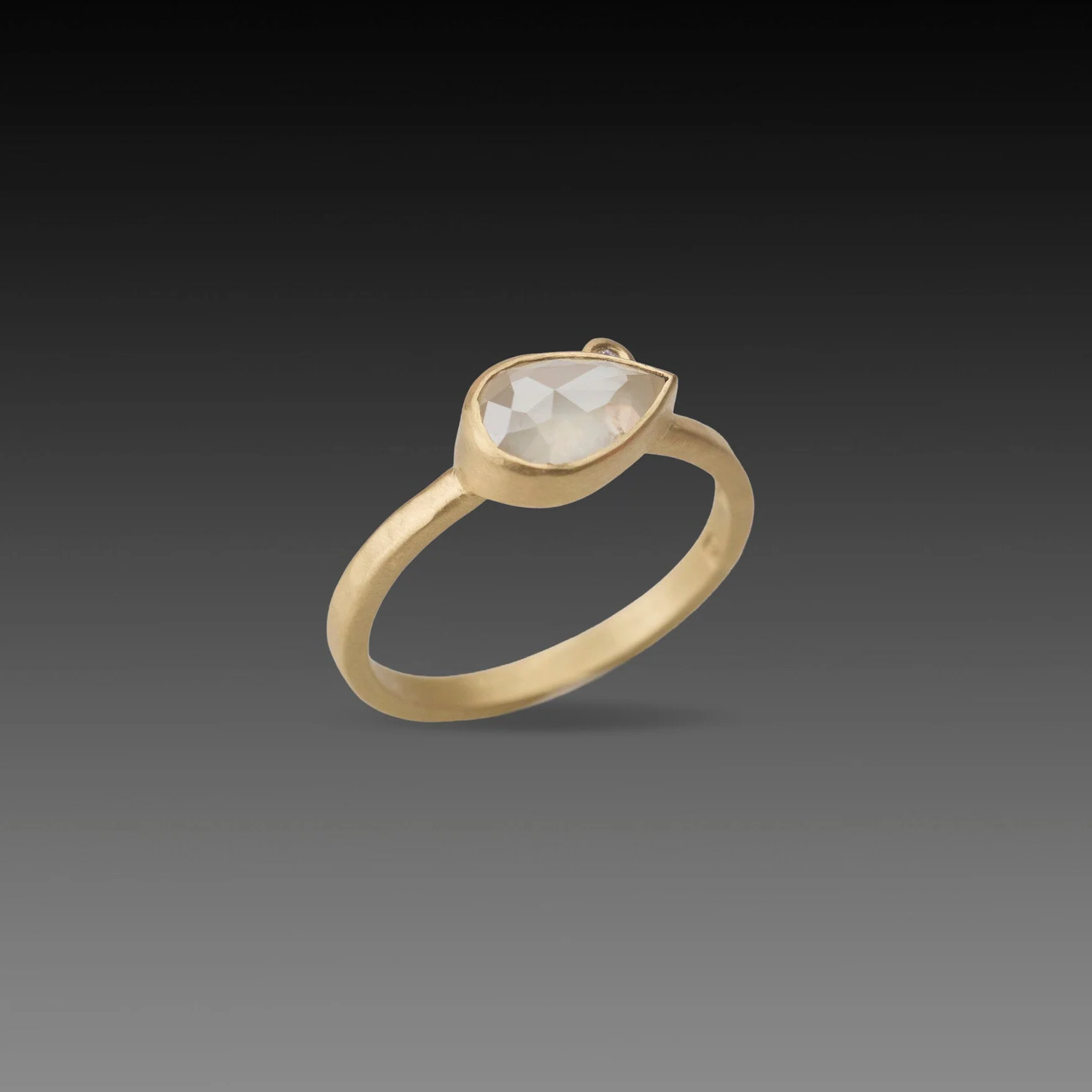 East West Gray Diamond Ring - Image 3