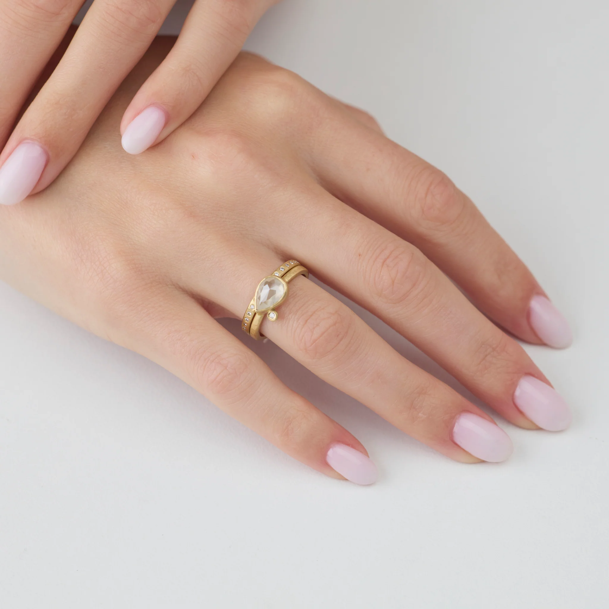 East West Gray Diamond Ring - Image 4