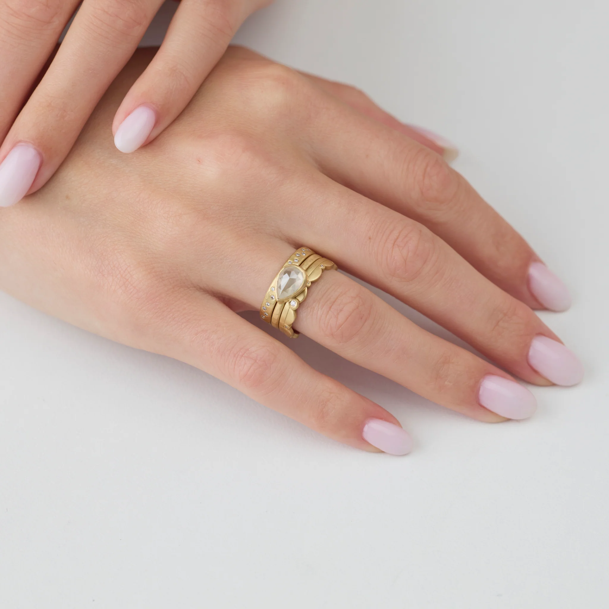 East West Gray Diamond Ring - Image 5
