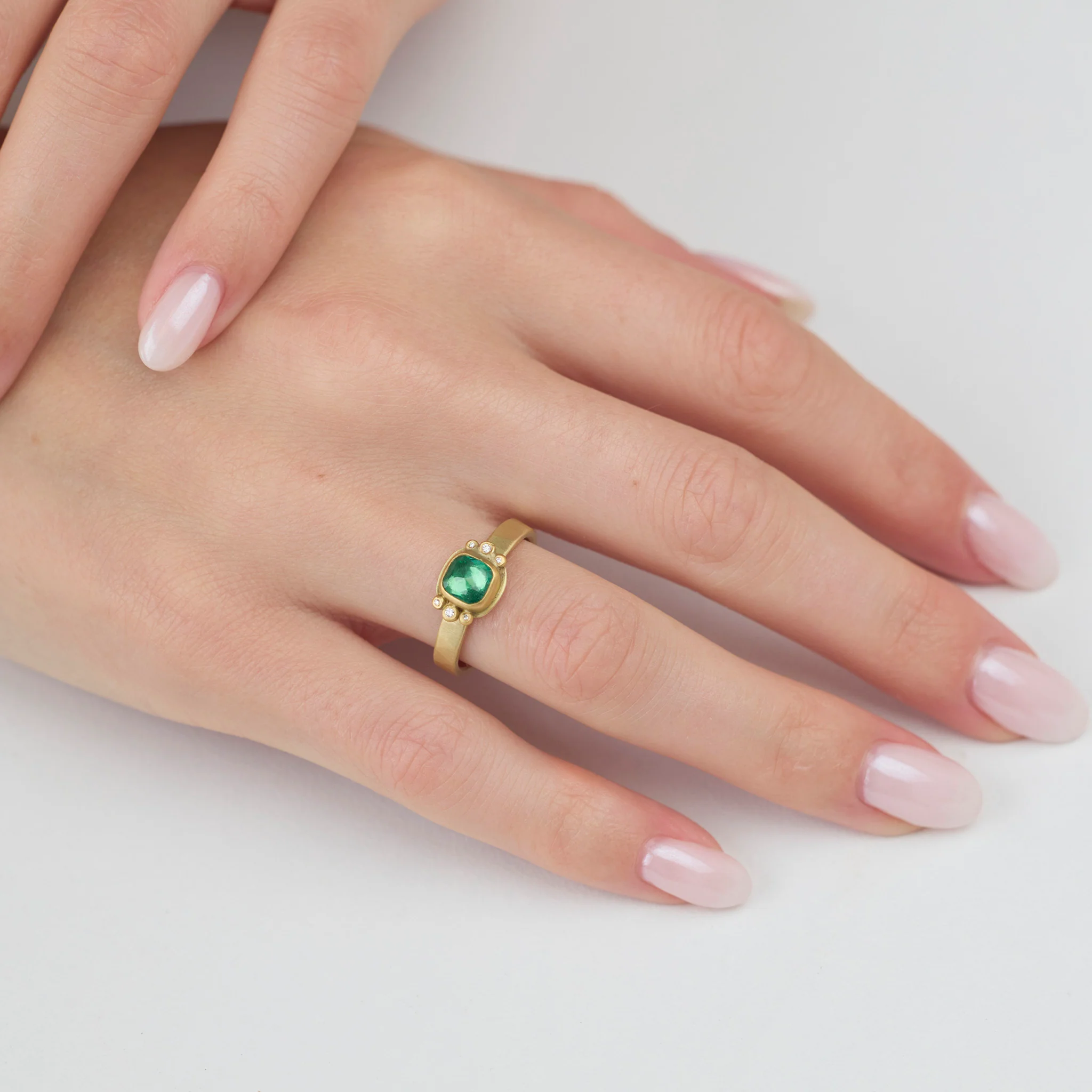 Emerald Ring with Diamonds - Image 2