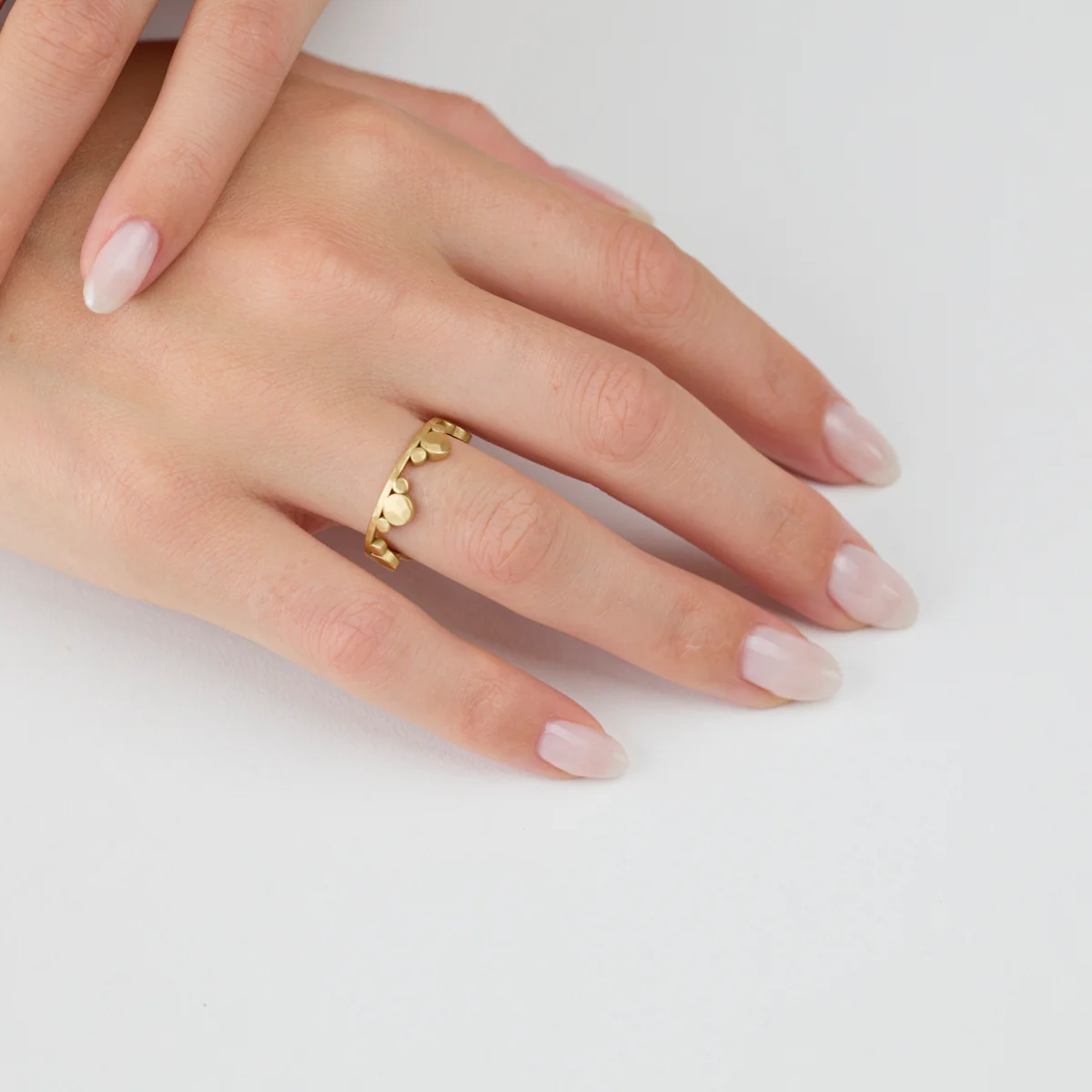 Large Hammered Gold Side Trios Band - Image 2