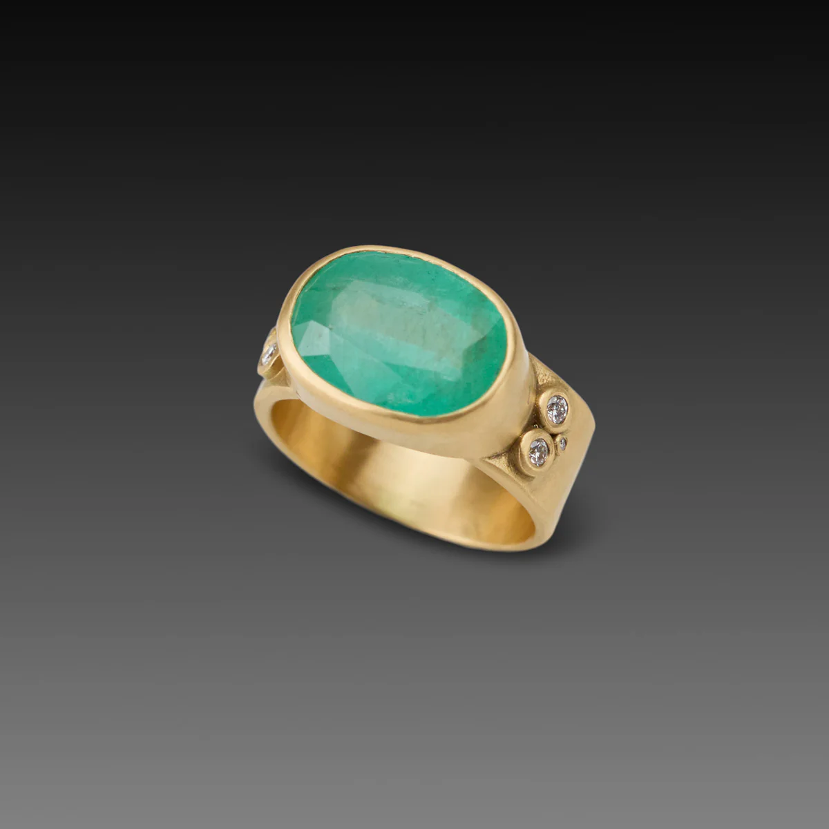 Large Oval Emerald Ring - Image 3