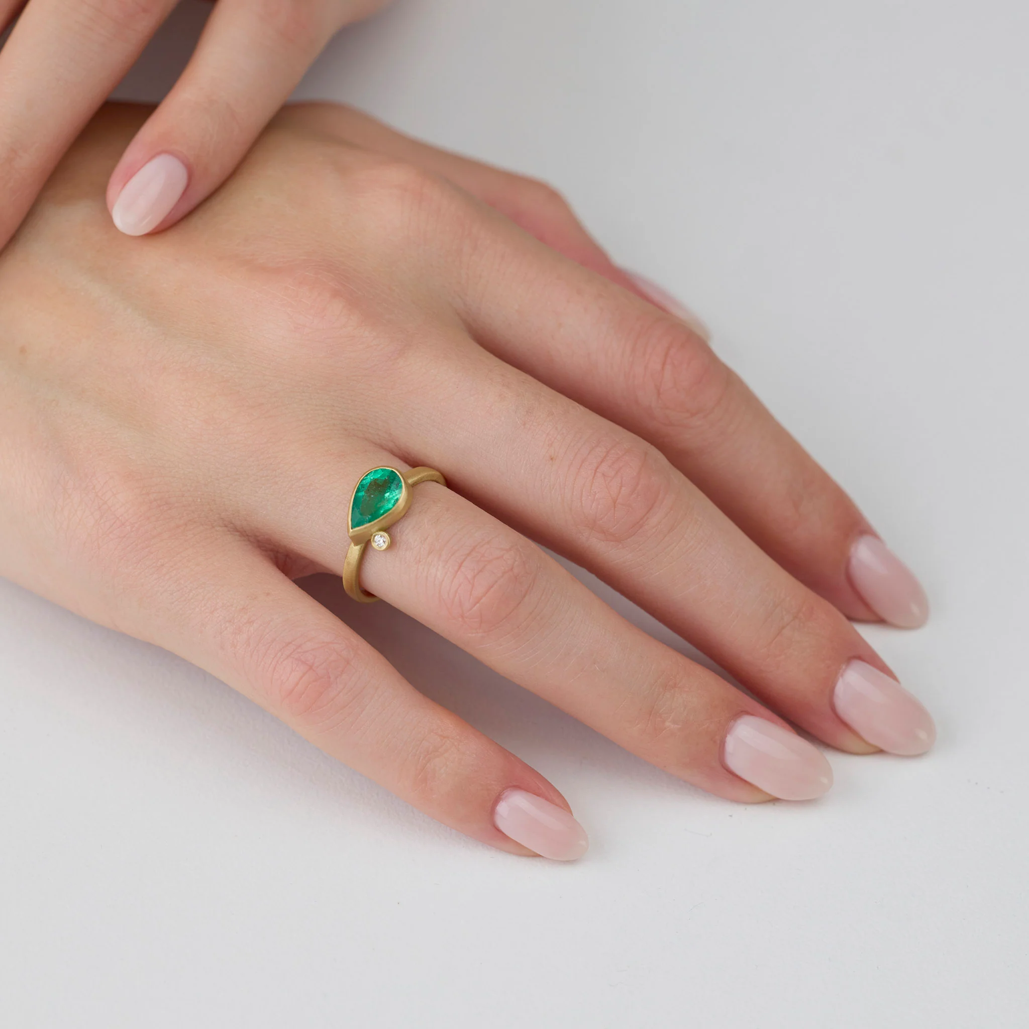 East West Emerald Ring - Image 2