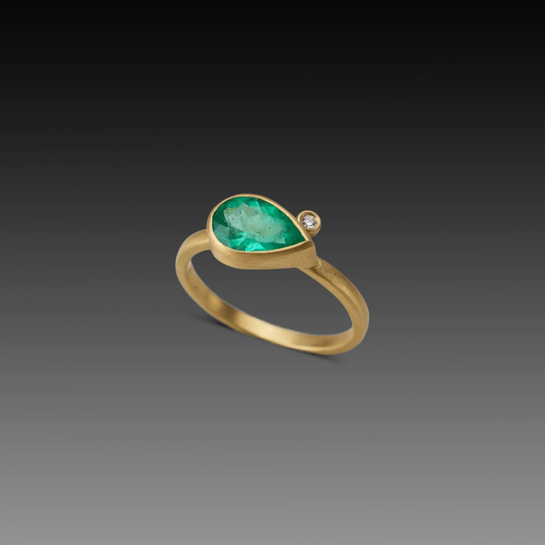 East West Emerald Ring - Image 3