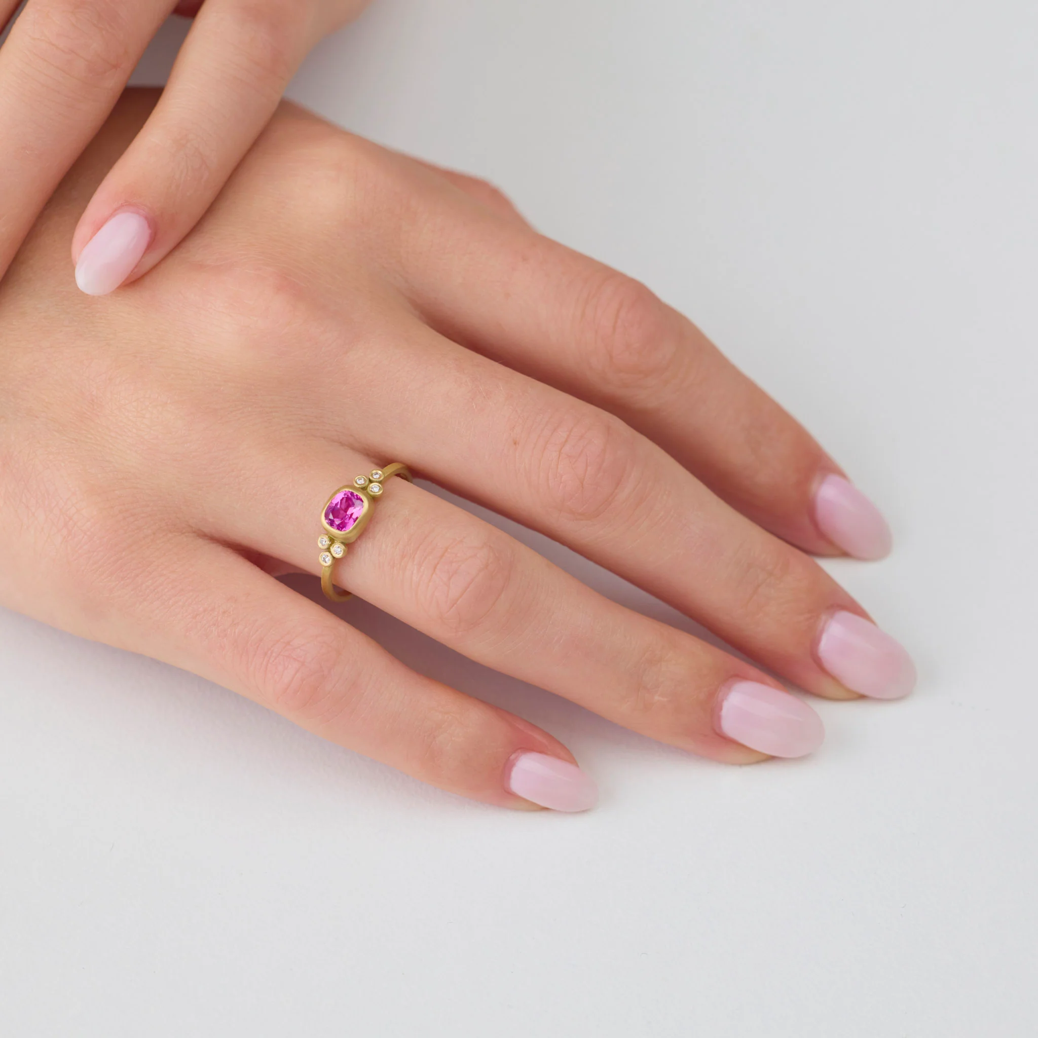 Magenta Pink Sapphire Ring - Image 2