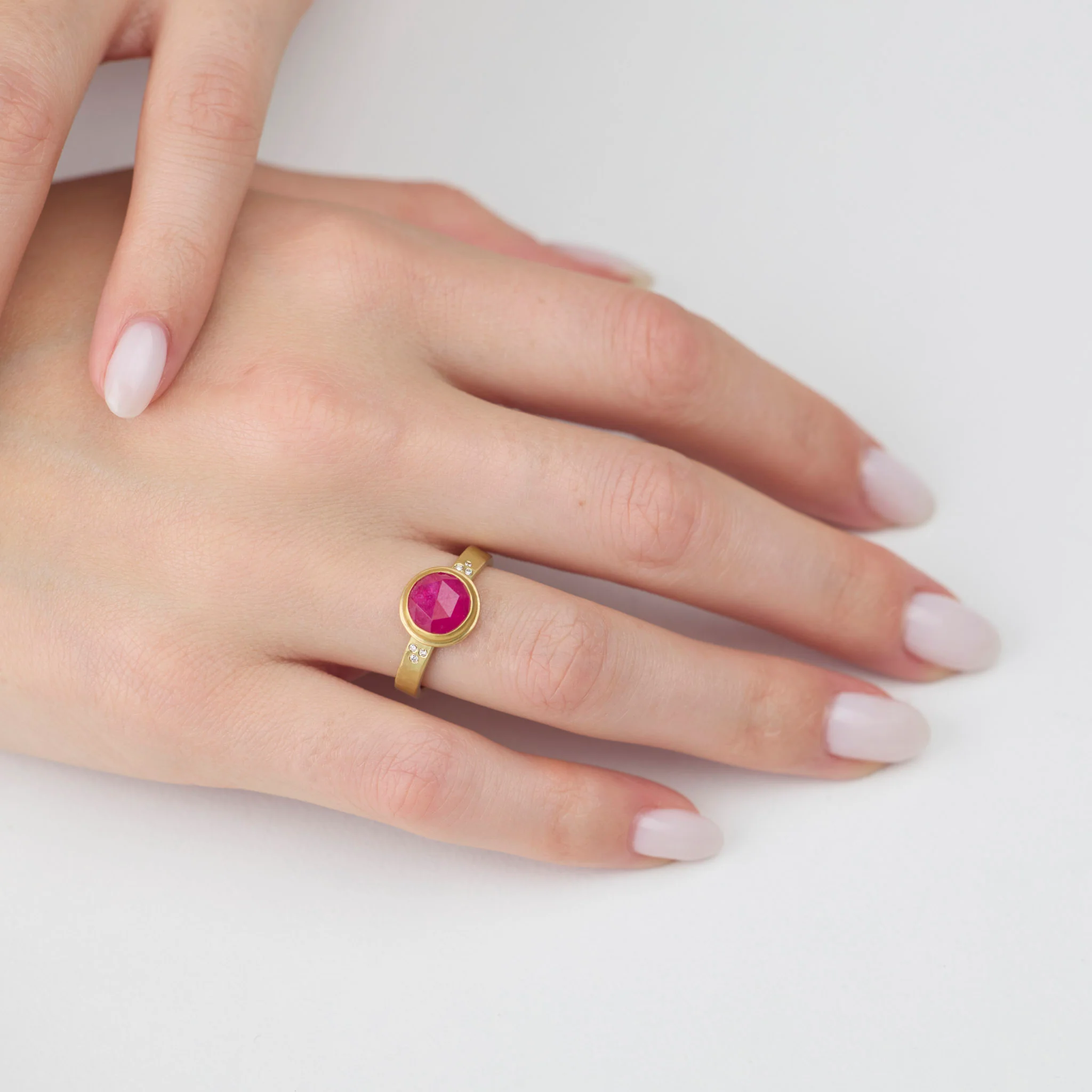 Vibrant Ruby Ring with Diamonds - Image 2