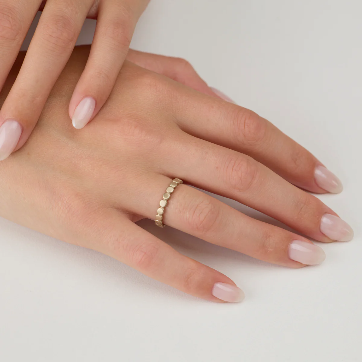 Hammered Dot Band in White Gold - Image 2